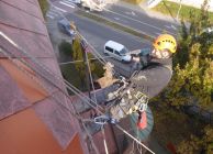 A Biztonság kedvéért az összes zárókövet mélyen ragasztott menetes szárakkal rögzítettük.