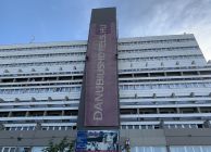 Molinó visszahelyezése a homlokzatra