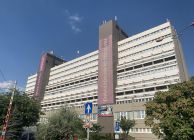 Felkerültek a molinók a homlokzatra