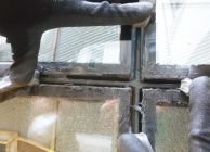 Az üvegek között polifoam háttérkitöltés