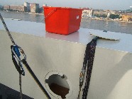 Hozzáférés a szerelő ablakokon keresztül.